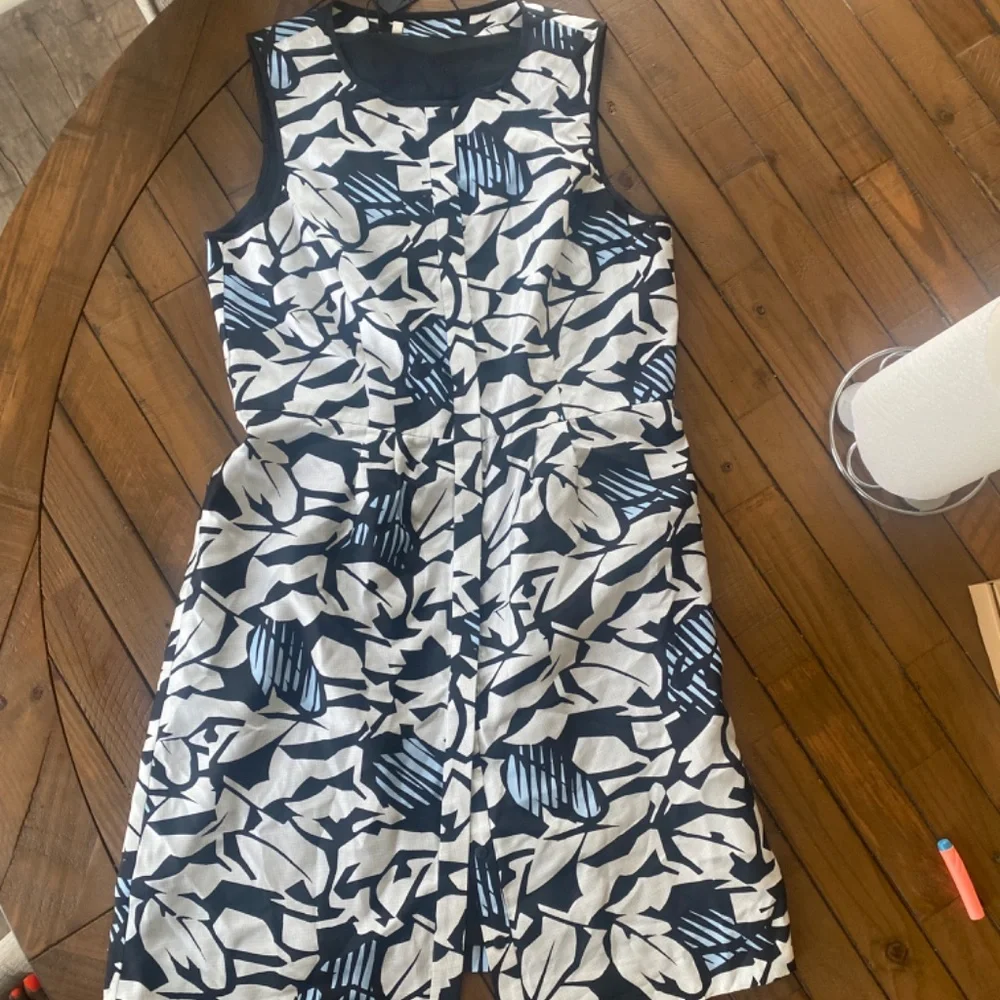 Dress - Picture 2 of 5